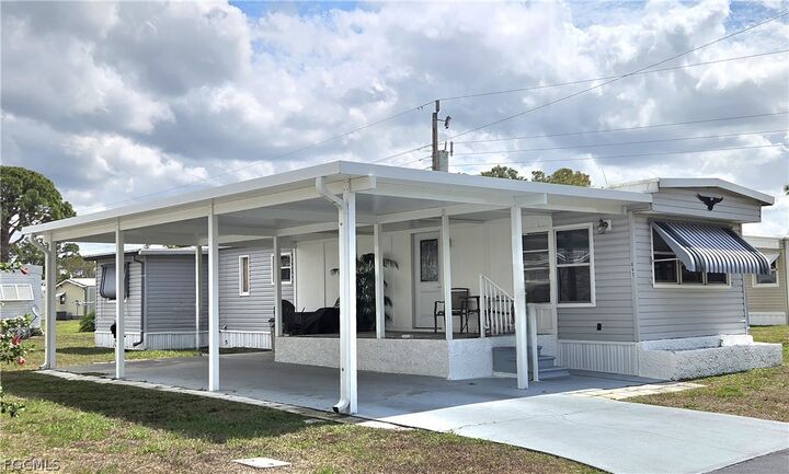 Property Photo:  841 Winterest Drive  FL 33917 