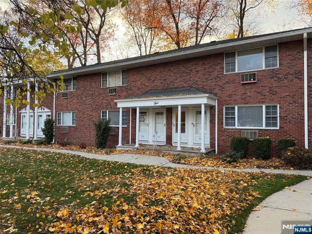 Property Photo:  511 Washington Drive  NJ 07446 