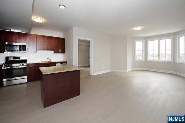 Property Photo:  555 E 10th Street 101  NJ 07650 