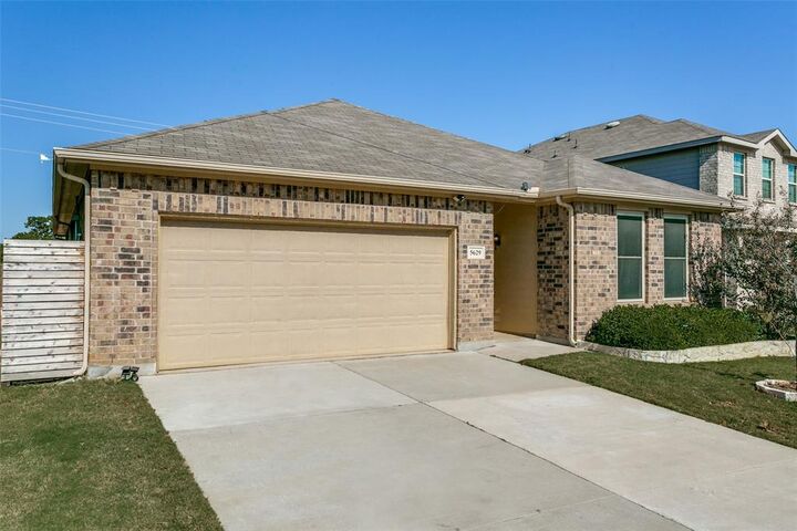 Property Photo: 5629 Sea Cove Lane TX 76208