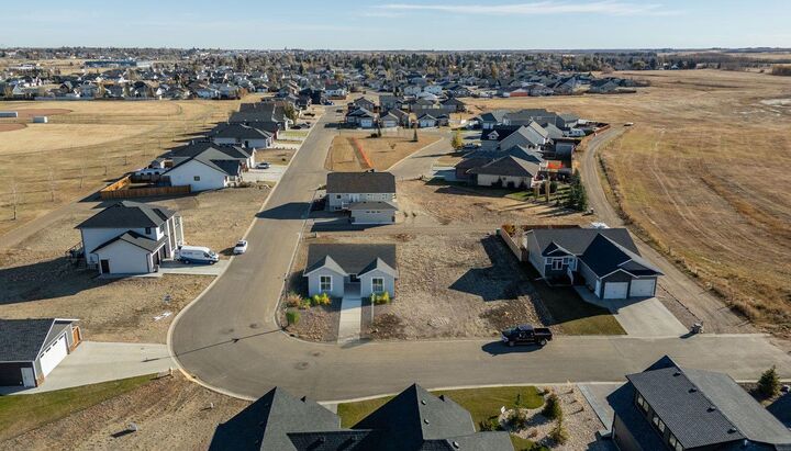 Property Photo: 4009 Mimosa Way AB T0C 2L2