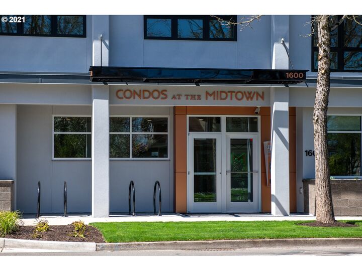 Property Photo: 1600 Pearl St 401 OR 97401