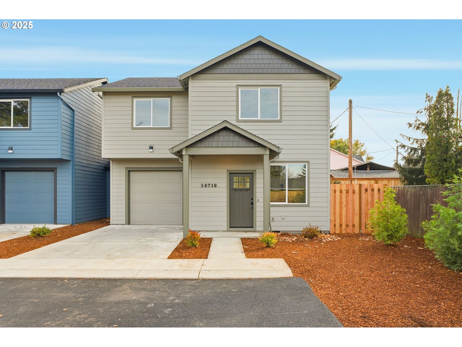 Property Photo: 14716 SE Powell Blvd OR 97236