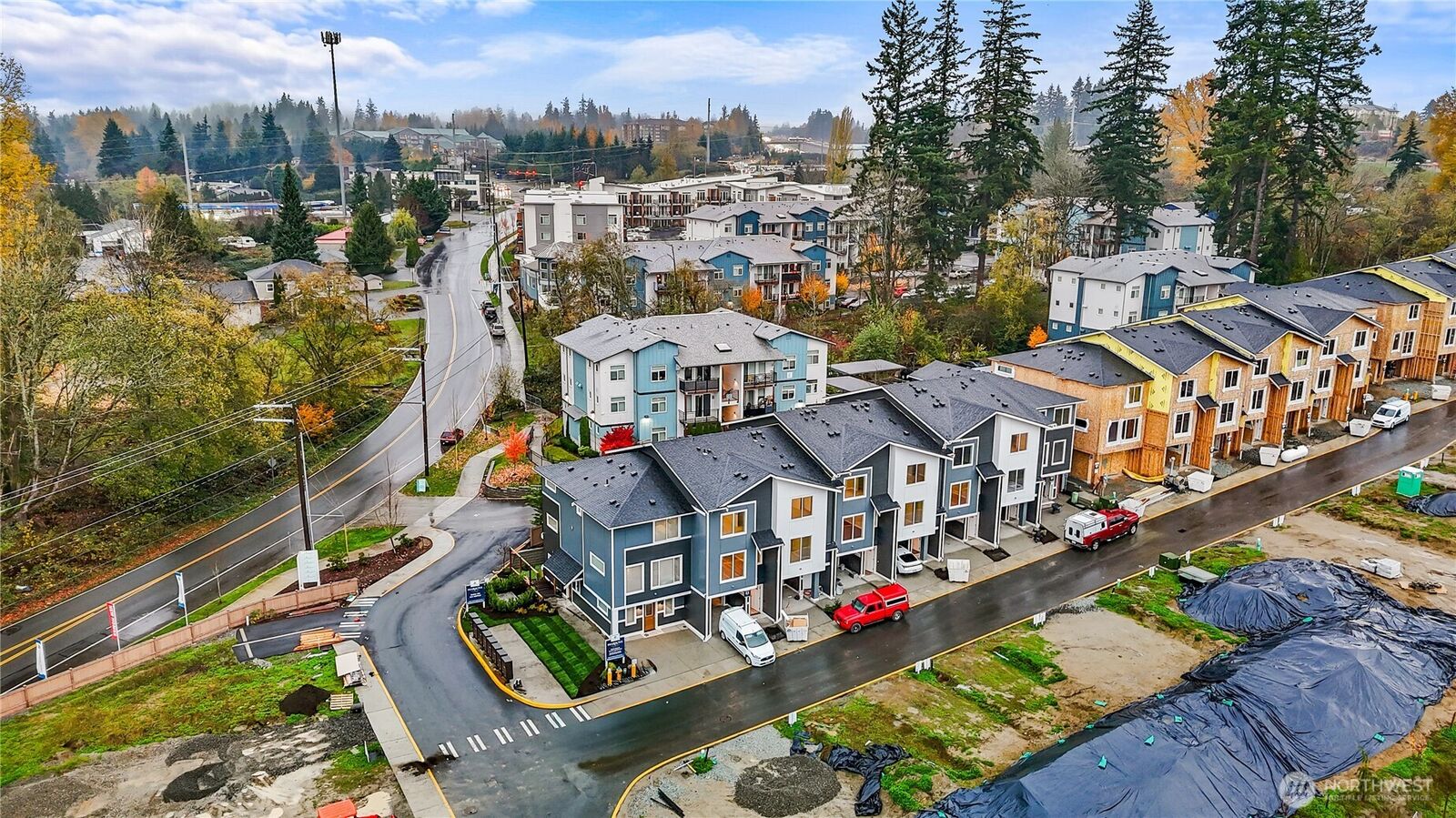 Property Photo:  16823  Alder Way E3  WA 98037 