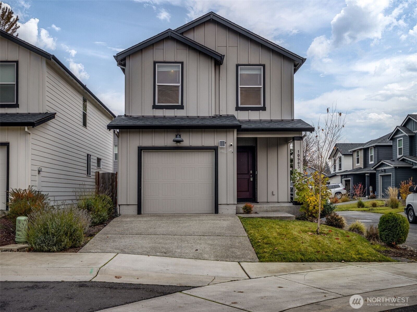 Property Photo: 10903 126th Ct NE WA 98682