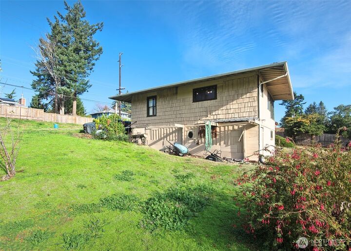 Property Photo:  705 S  208th Street  WA 98198 