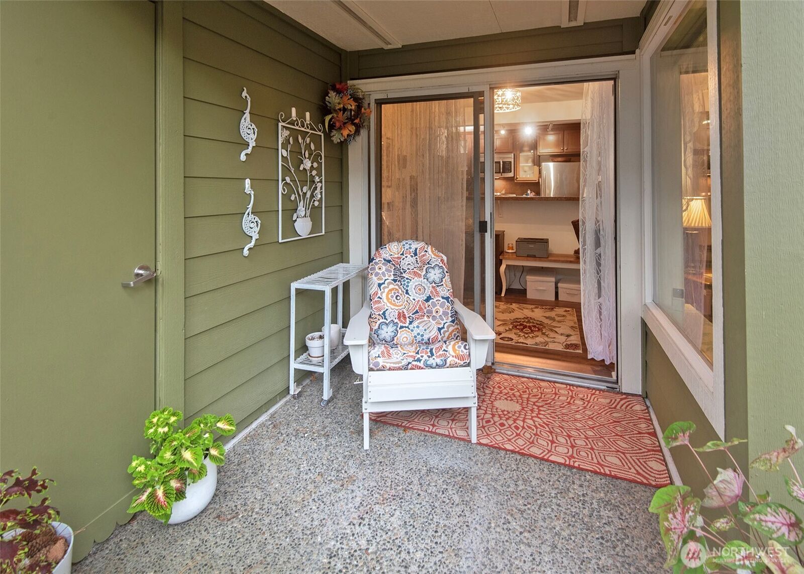 Property Photo: 300 N 130th Street 4104 WA 98133