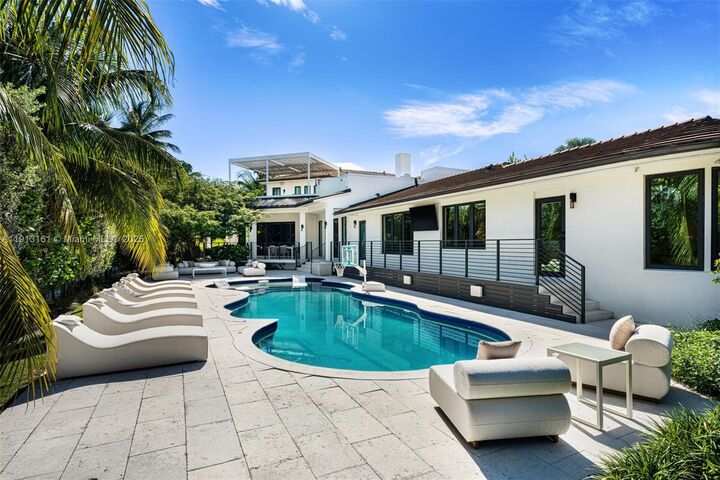 Property Photo: 2801 Flamingo Dr FL 33140