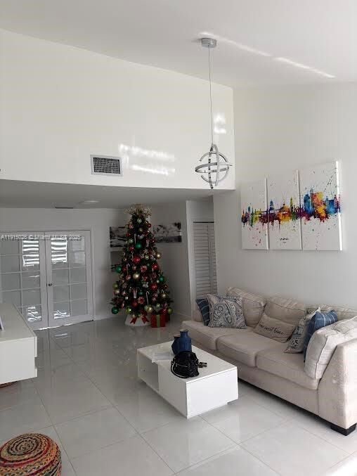 Property Photo: 733 SW 99th Ct Cir FL 33174