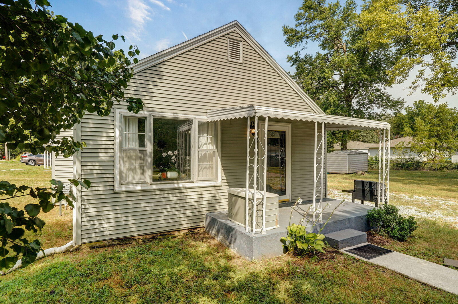 Property Photo: 1607 W Belmont Street MO 65802