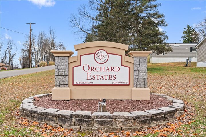 Property Photo:  216 Blossom Ln  PA 15143 