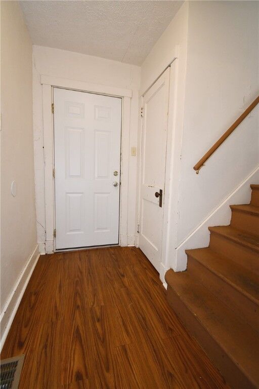 Property Photo: 1668 Crafton Blvd PA 15205