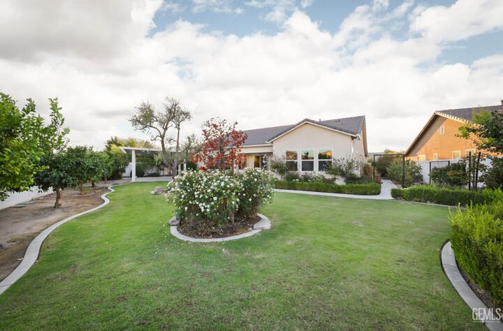 Property Photo: 2228 Swanfield Way CA 93311