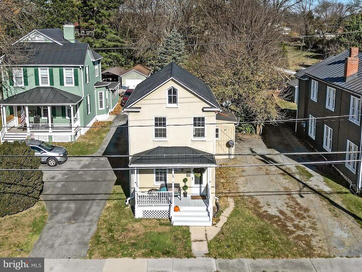 Property Photo: 306 E Main Street VA 22611