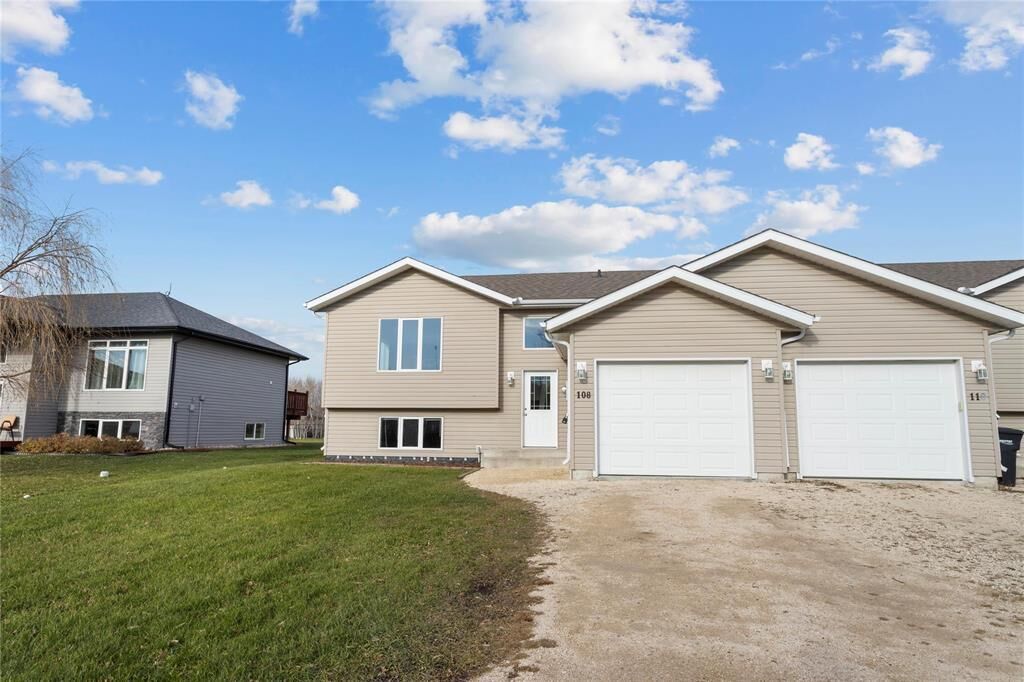 Property Photo:  110 Tanglewood Bay  MB R0A 0V0 