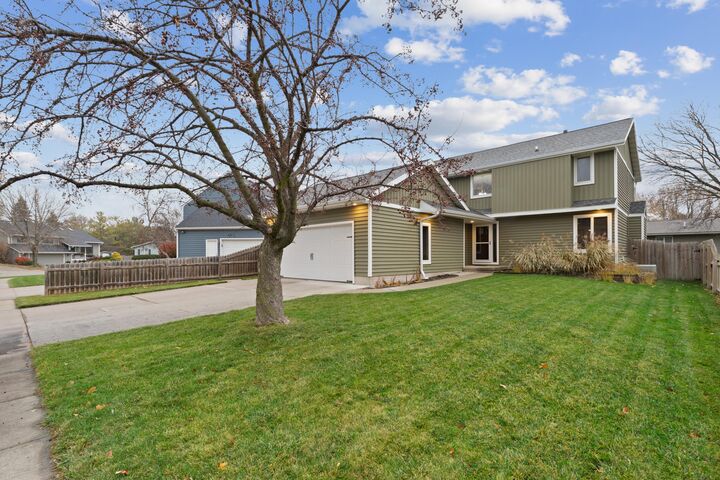 Property Photo:  2516 White Oak Drive  IA 50014 