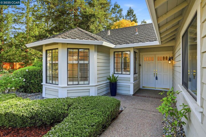 Property Photo:  15 Chardonnay Ct  CA 94506 