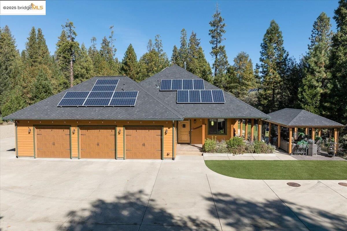 Property Photo: 19800 Six Point Ct CA 95383