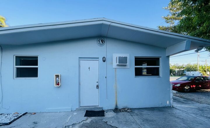 Property Photo: 195 Gardenia Street 4 FL 33070