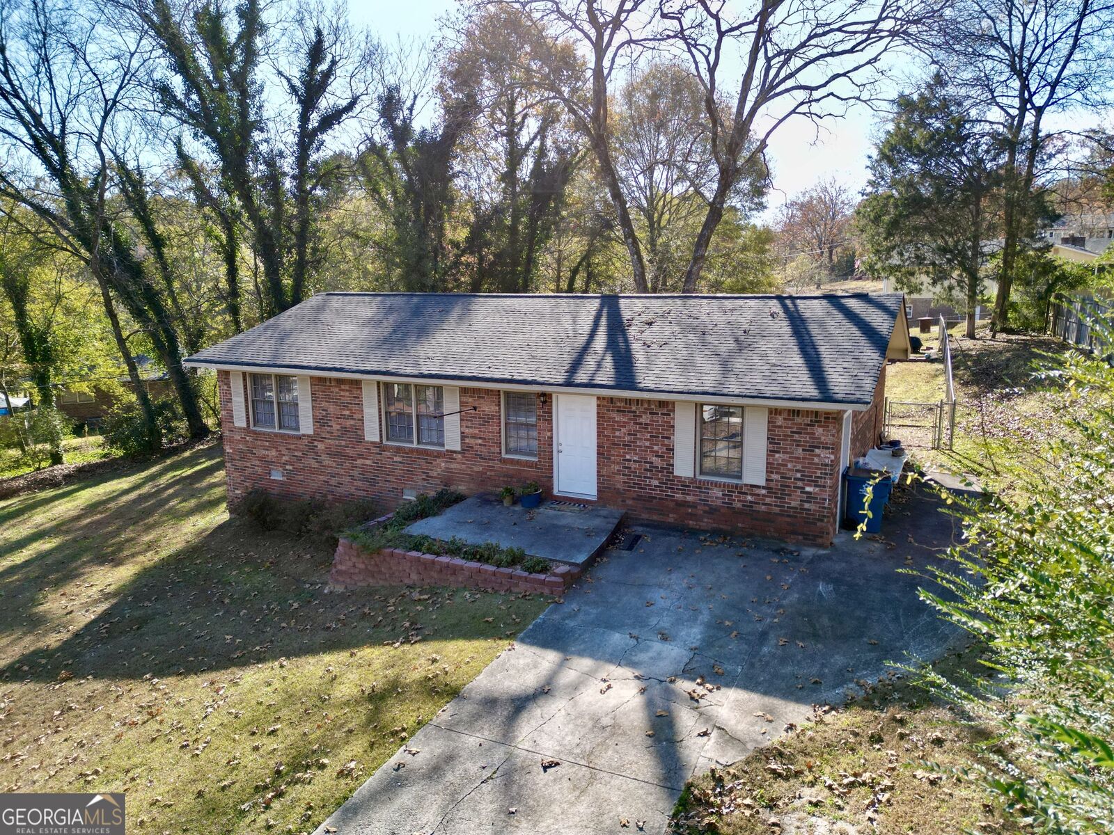 Property Photo:  38 Parkwood Circle NE  GA 30161 