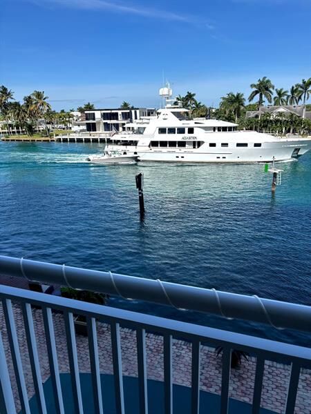 Property Photo: 2611 N Riverside Dr 304 FL 33062