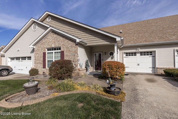 Property Photo: 8405 Moss Garden Dr KY 40219