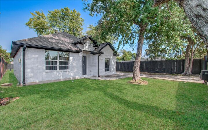 Property Photo:  1909 Melbourne Street  TX 77026 
