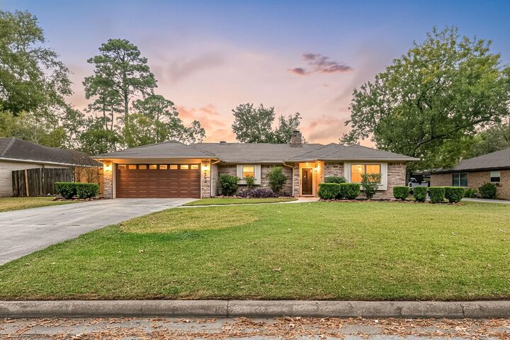 Property Photo:  806 S Hyannis Port Street  TX 77532 