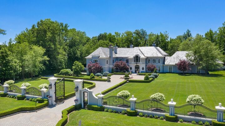 Property Photo:  12 The Esplanade  NJ 07620 