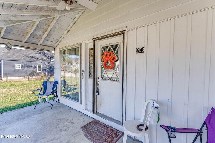 Property Photo: 208 & 212 N Chamberlain Ave TN 37854