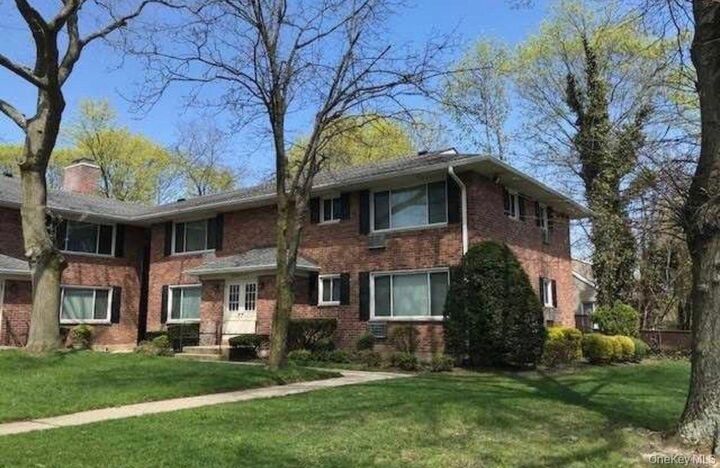 Property Photo:  141 Edmunton Drive G-18  NY 11703 