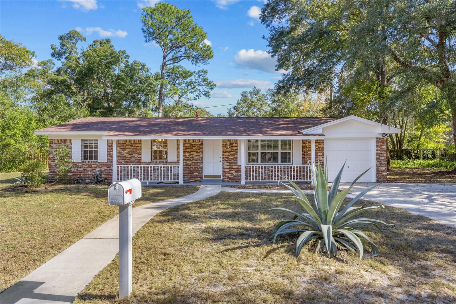 Property Photo:  3907 NW 20th Drive  FL 32605 