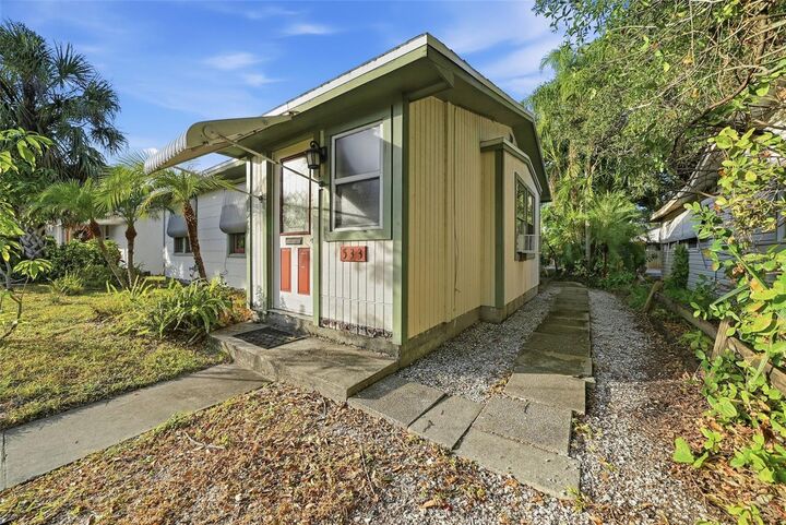 Property Photo: 533 38th Avenue N FL 33704