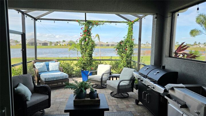 Property Photo: 235 Okeeffe Circle FL 34212