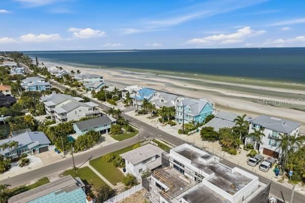 Property Photo:  527 Bayview Place  FL 34216 