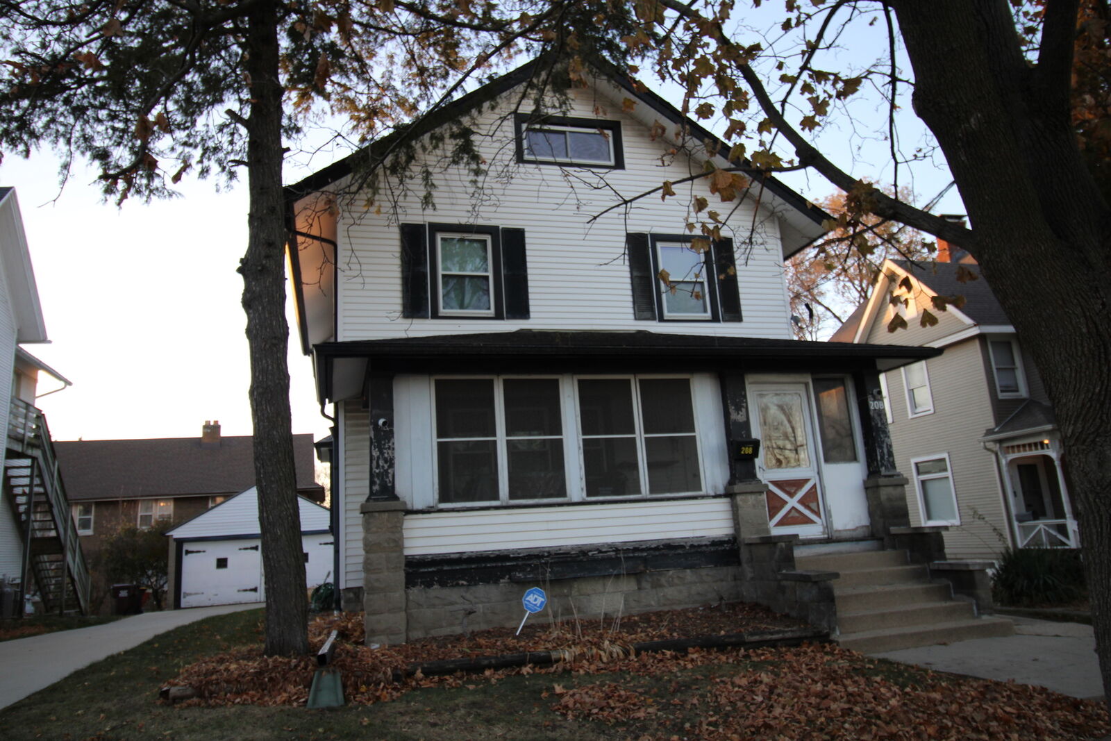 Property Photo:  208 Summit Street  IL 61107 