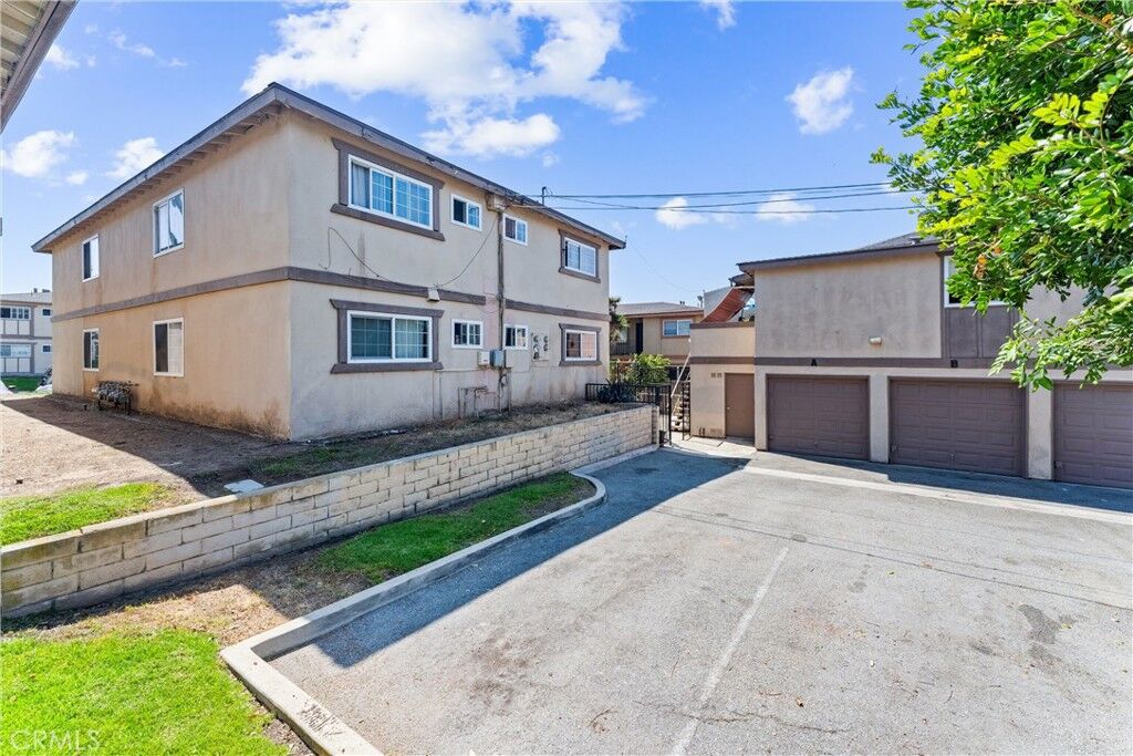 Property Photo:  17431 Koledo  CA 92647 