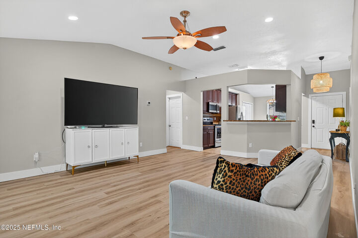 Property Photo:  12293 Cobblefield Circle N  FL 32224 