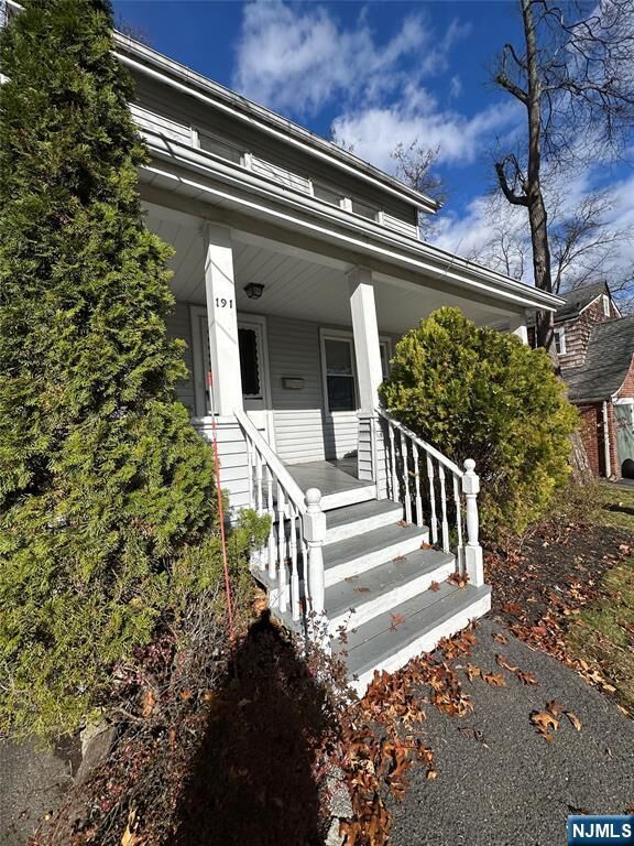 Property Photo:  191 Hickory Avenue  NJ 07670 