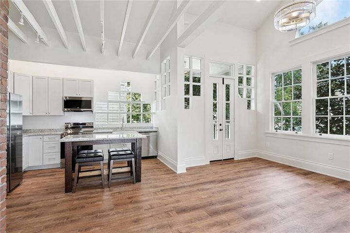 Property Photo:  3701 Magazine Street 2A  LA 70115 