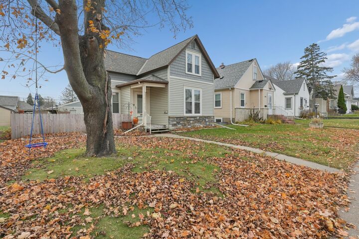 Property Photo:  1052 Geranium Avenue E  MN 55106 