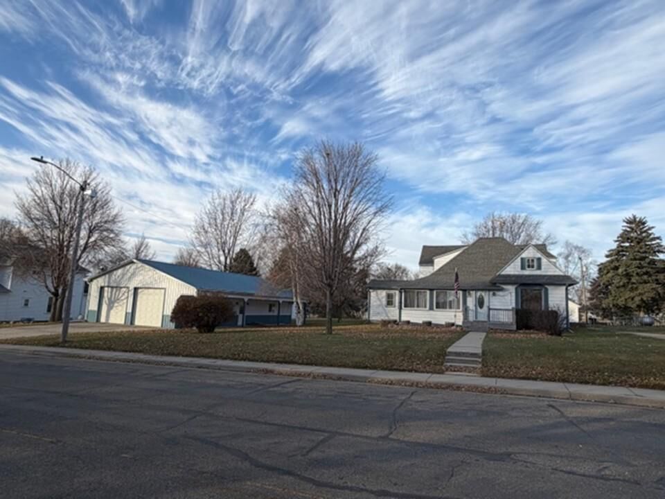 Property Photo:  404 Melby Avenue  MN 56309 