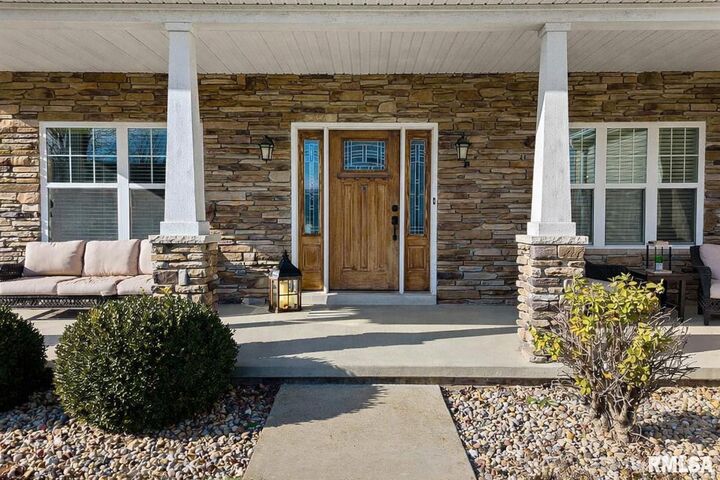 Property Photo: 1700 Kensington Drive IL 61571