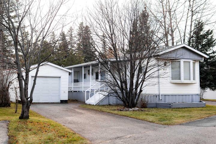 Property Photo: 700 Carmichael Lane 417 AB T7V 1S9