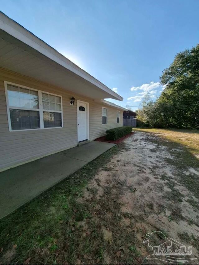 Property Photo:  4071 Diamond St  FL 32571 