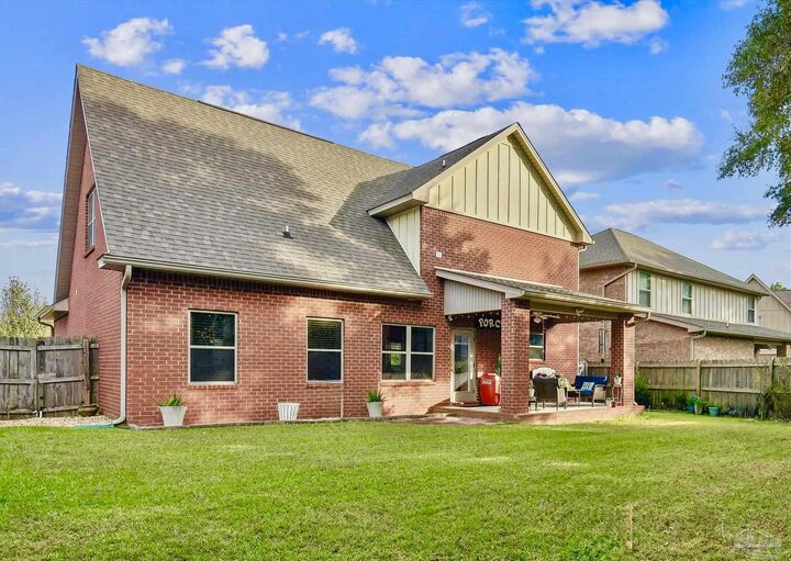 Property Photo: 745 Farmington Rd FL 32504