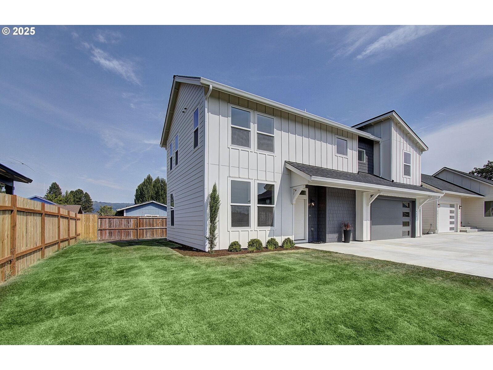Property Photo:  442 Washington St  WA 98674 