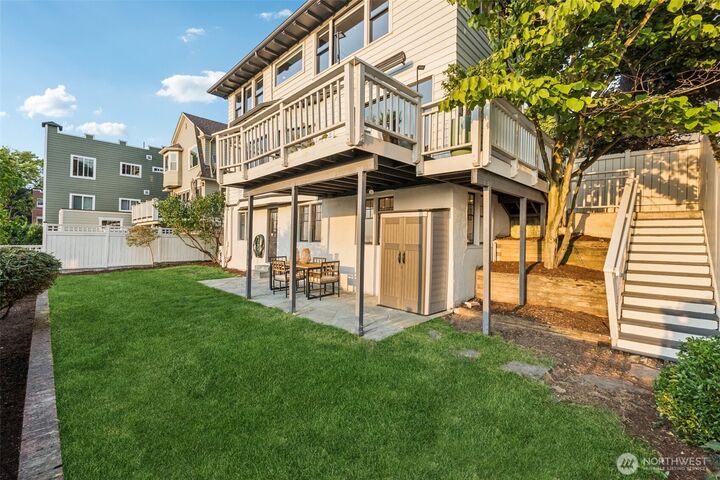 Property Photo:  1407  1st Avenue N  WA 98109 