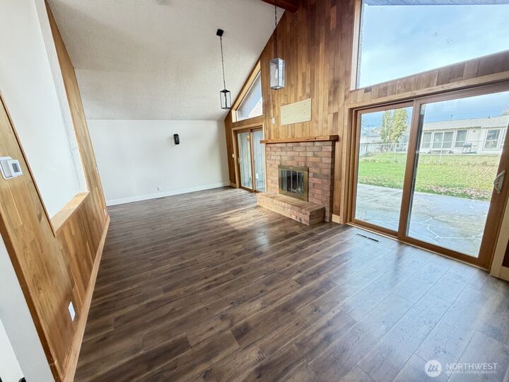 Property Photo:  9410  Albert Way  SE  WA 98837 