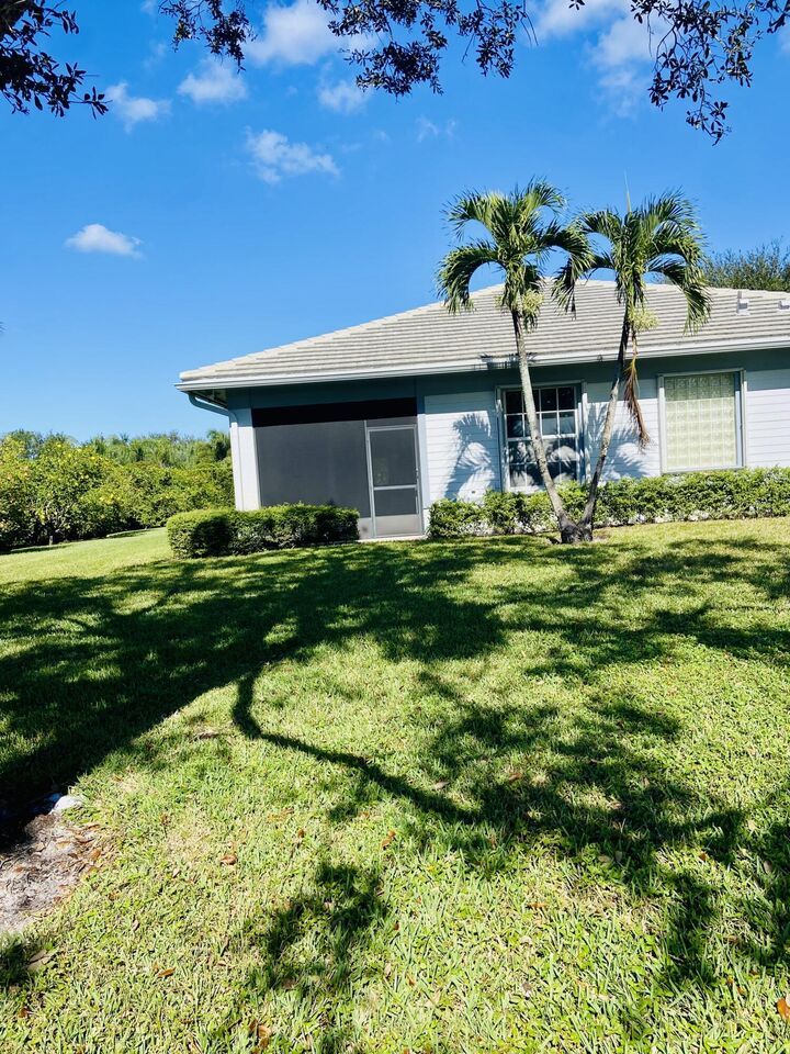 Property Photo:  7760 SE Manhasset Place  FL 33455 